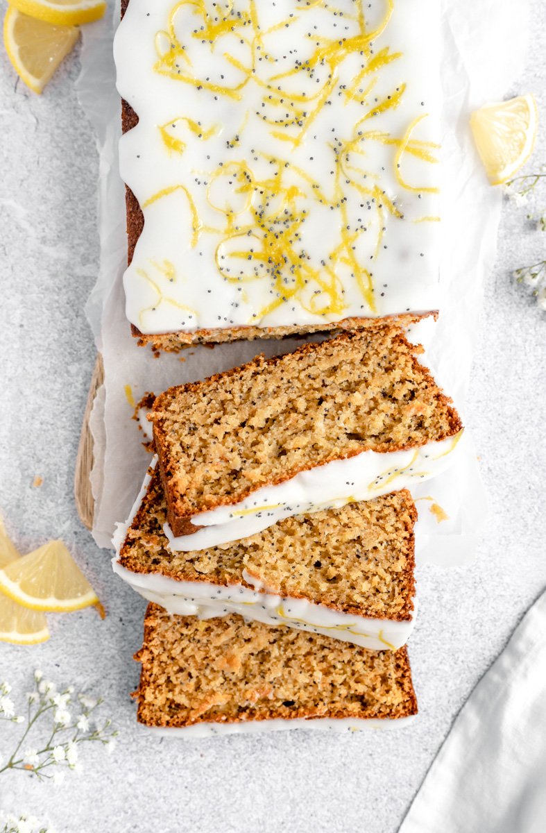 ¡Deliciosas recetas de brunch de temporada para el Día de la Madre que a tu mamá le encantarán! Ya sea que la invite a desayunar en la cama o organice un almuerzo familiar numeroso, estas recetas seguramente la harán sonreír. ¡Incluye panqueques, muffins, rollos de canela y toneladas de deliciosas recetas de brunch! Pan de semilla de amapola de limón saludable en rodajas