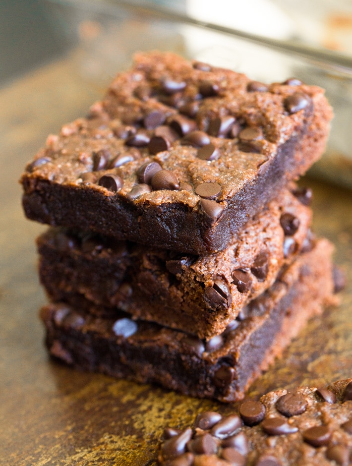 ¡Los brownies de proteínas son un delicioso postre saludable de chocolate! 9 Tortas Masticables De Proteína 20g