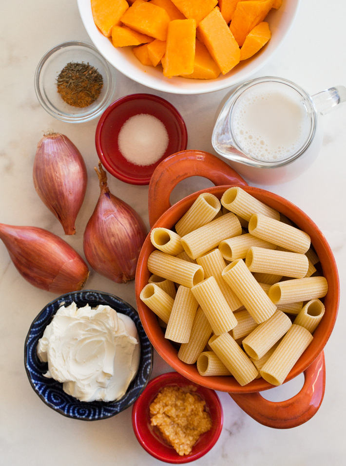 Ingredientes de la pasta de calabaza y nuez moscada Ingredientes de la pasta de calabaza y nuez moscada