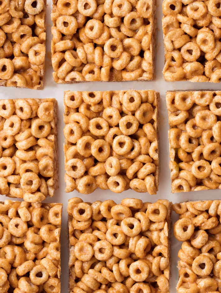 Barritas de Cereal con Mantequilla de Cacahuete y 3 Ingredientes Barritas de Cereal con Mantequilla de Cacahuete y 3 Ingredientes