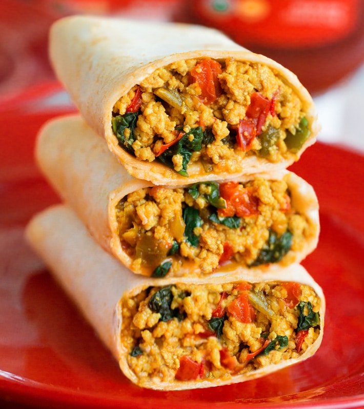 Burrito de desayuno rico en proteínas con tofu Burrito de desayuno rico en proteínas con tofu