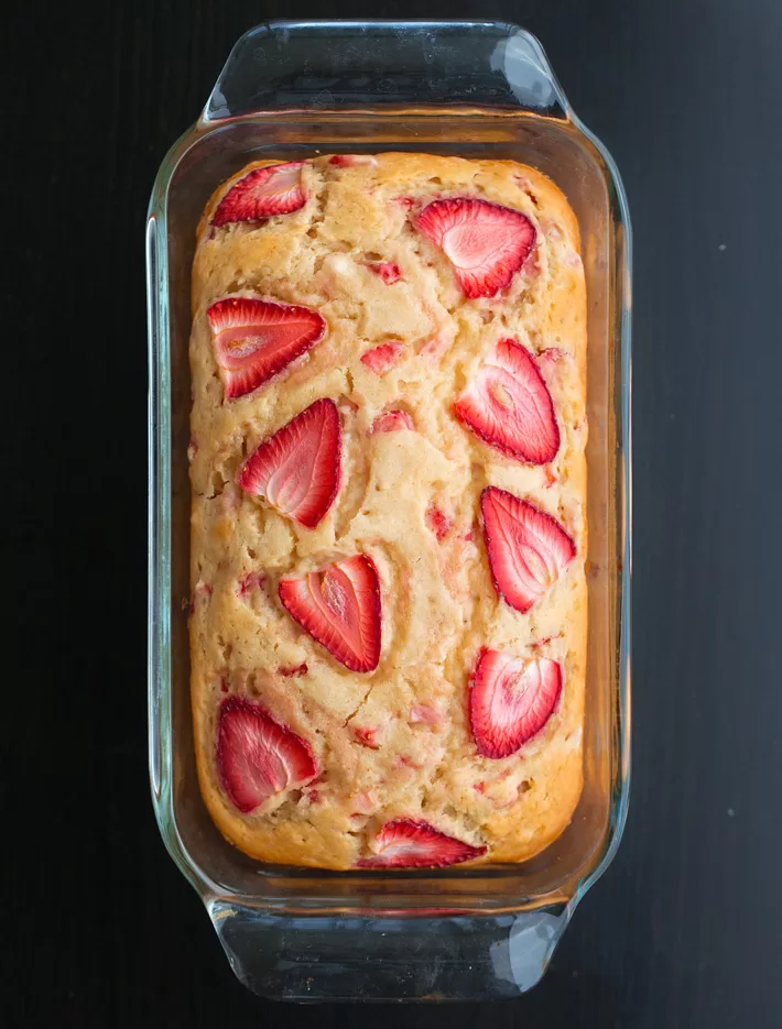 Pan rápido vegano con fresas Pan rápido vegano con fresas