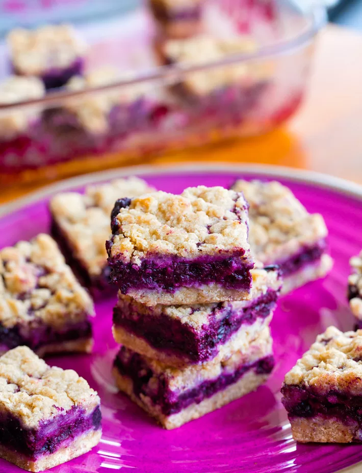Barras de postre veganas de arándanos Barras de postre veganas de arándanos