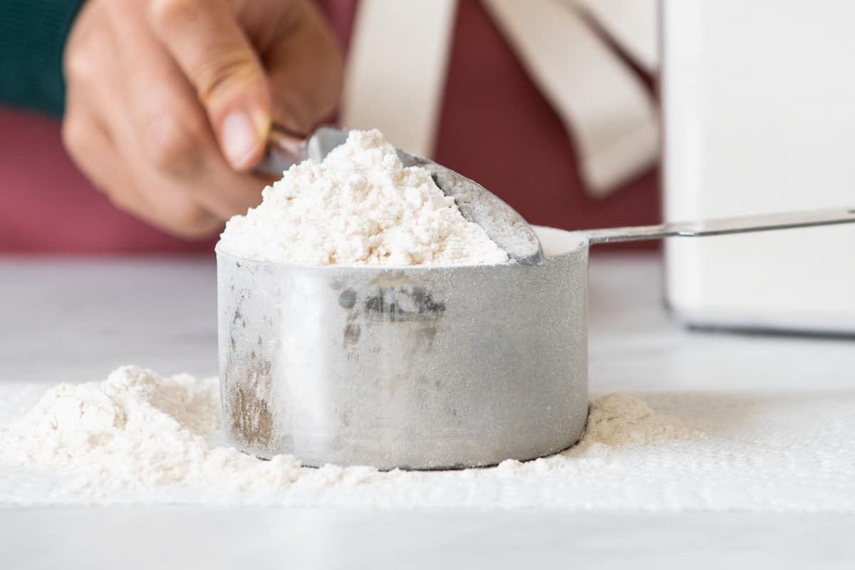 Cómo medir la harina |  Bocadillos saludables de Lisa Lin