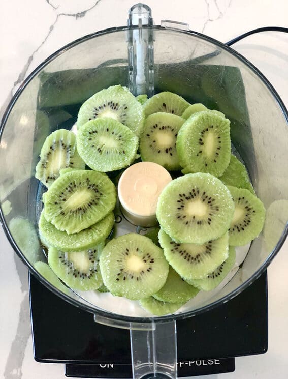 Congelar kiwi en un procesador de alimentos