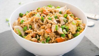 close up image of chicken fried rice in a bowl