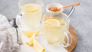 lemon tea in two glass cups