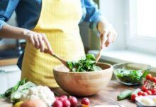 Less fat, more vegetables cuts risk of dying from breast cancer