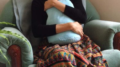 Abrazar una almohada que imita la respiración puede aliviar la ansiedad