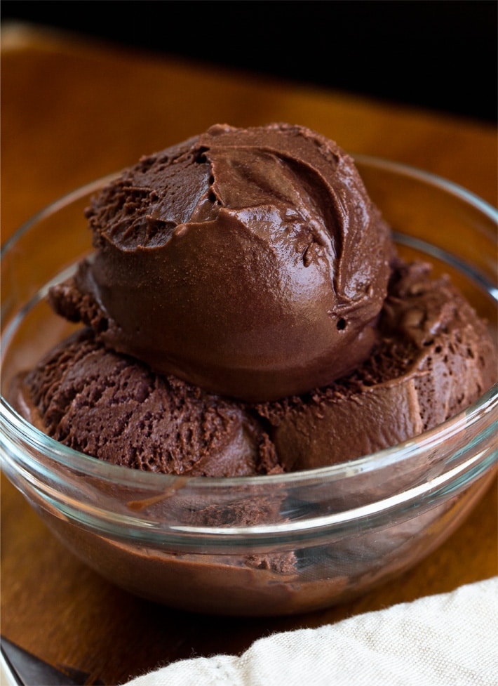 Postres helados de chocolate vegano