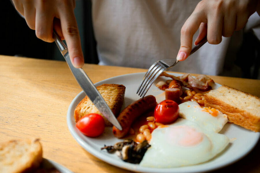 Desacreditado: desayunar como un rey en realidad no te ayudará a perder peso