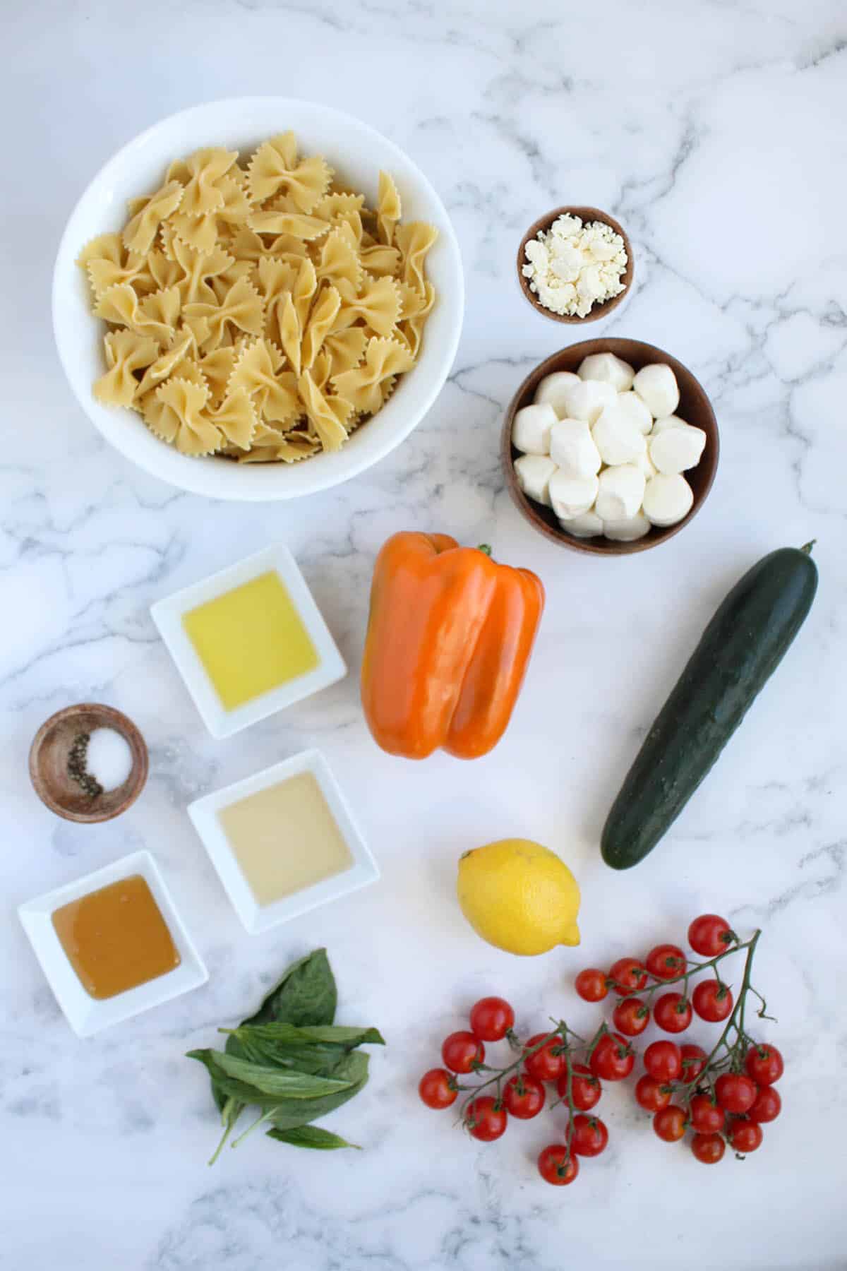 ingredientes para una ensalada de pasta ligera