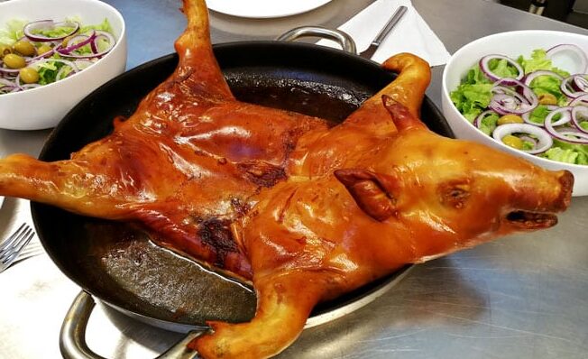 Cochinillo Segoviano: La Receta Tradicional que Enamora a España 1 Cochinillo Segoviano Receta Tradicional